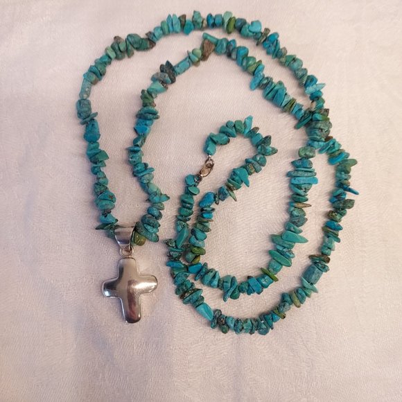 Silpada puffy sterling cross on Turquoise chip necklace w sterling lobster clasp - Picture 5 of 9